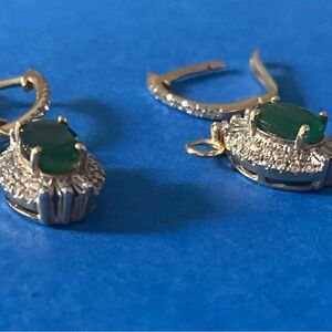 Elegant 14 k white Gold and diamonds and emerald Earrings
